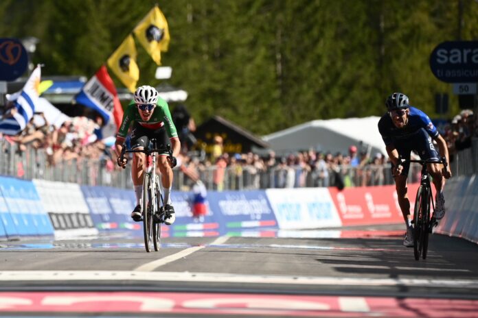 Filippo Zana frustre à nouveau Thibaut Pinot sur le Giro 2023