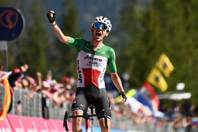 Giro 2023 – Filippo Zana : « Gagner en portant le maillot tricolore, c’est spécial »