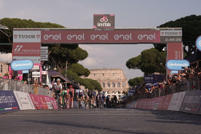 Mark Cavendish surgit sur la dernière étape du Giro 2023, Primoz Roglic vainqueur final