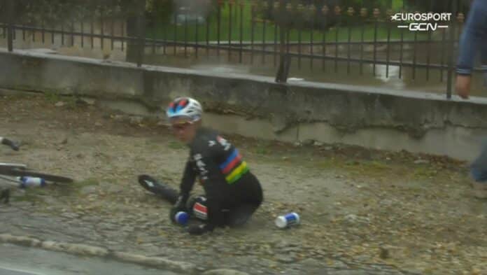Remco Evenepoel chute sur la 5e étape du Giro 2023
