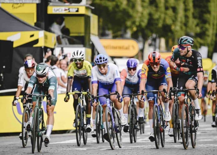Tour de France 2023 étape 21 Jordi Meeus remporte l'étape des Champs Elysées