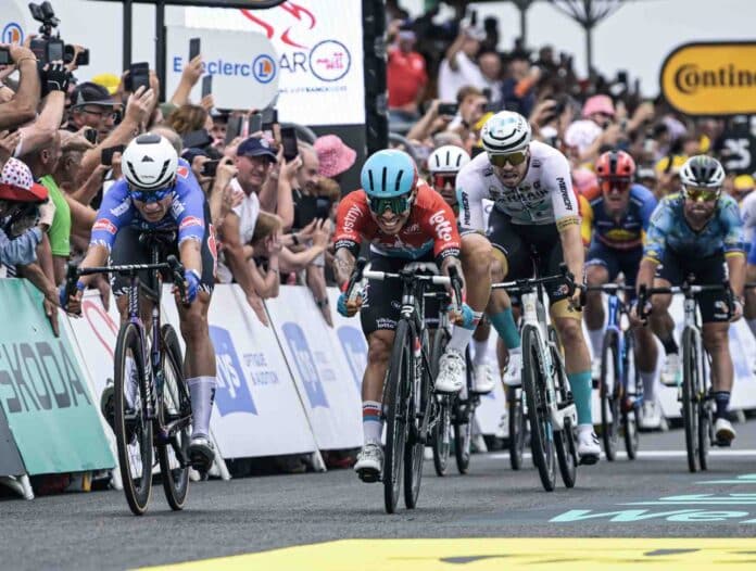 Tour de France 2023 étape 4 deuxième victoire d'étape pour Jasper Philipsen