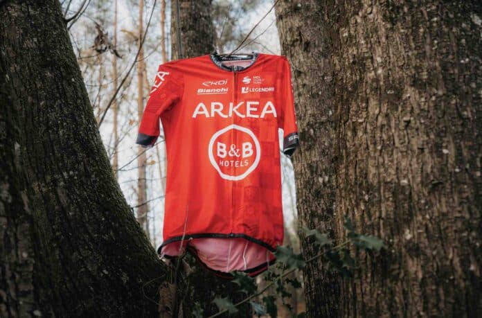 Le nouveau maillot Arkéa B&B Hotels 2024