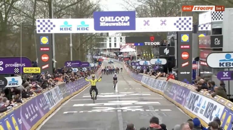 Omloop Het Nieuwsblad : Victoire de Jan Tratnik