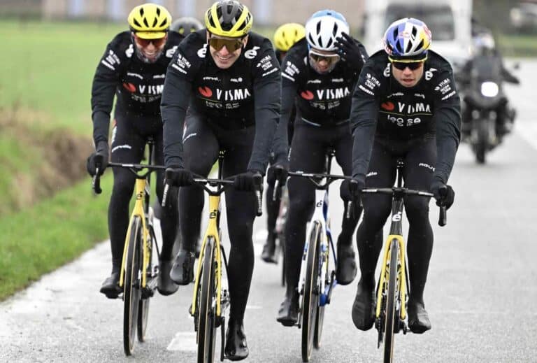 Omloop Het Nieuwsblad : Wout van Aert pour mener la Team Visma Lease a Bike