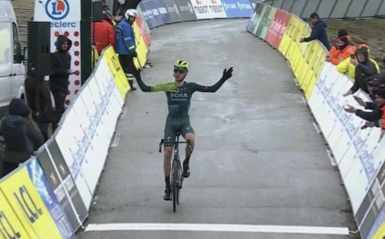 Paris-Nice 2024 : Aleksandr Vlasov l’emporte à la Madone d’Utelle