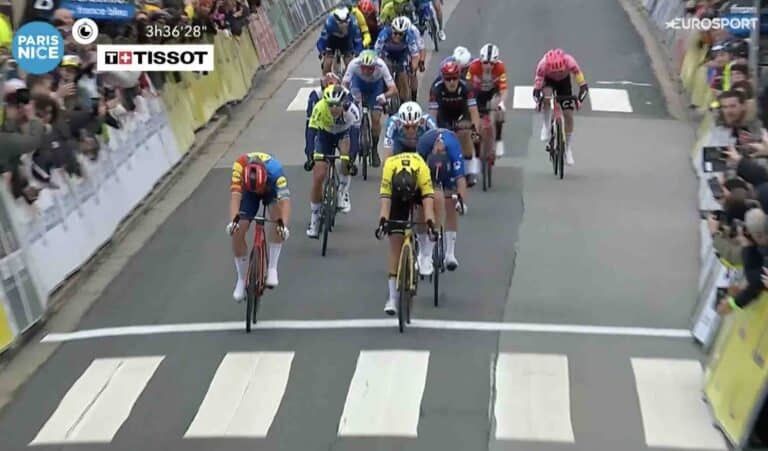 Paris-Nice 2024 : Olav Kooij devant Mads Pedersen aux Mureaux