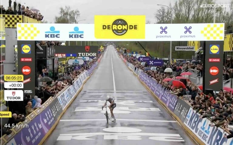 Tour des Flandres : Mathieu van der Poel entre dans la légende