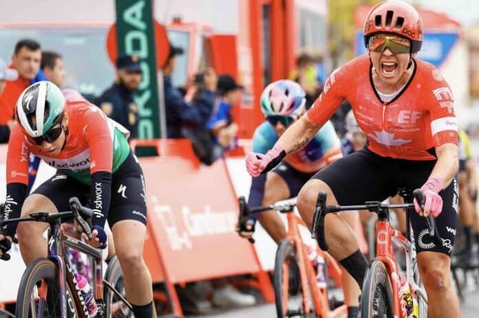 La Vuelta Femenina Alison Jackson remporte la 2e étape