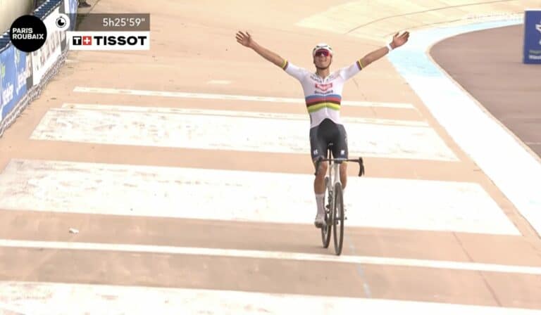 Mathieu van der Poel remporte son second Paris-Roubaix