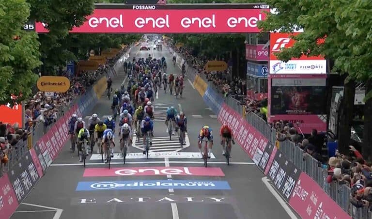 Tim Merlier remporte le premier sprint massif du Tour d’Italie
