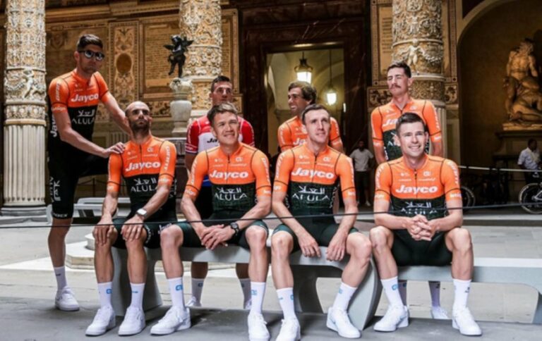 Tour de France 2024 : Jayco AlUla présente son maillot spécial