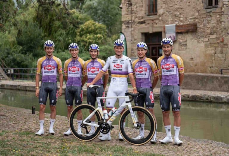 Alpecin-Deceuninck présente sa nouvelle collection « Merci Poupou »