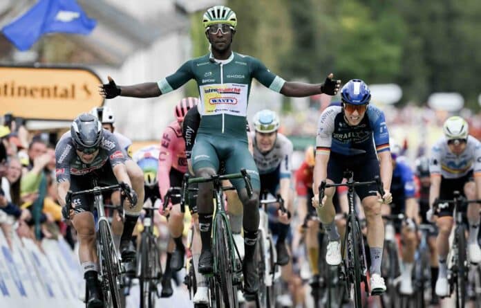 Biniam Girmay remporte une deuxième victoire d'étape sur le Tour de France