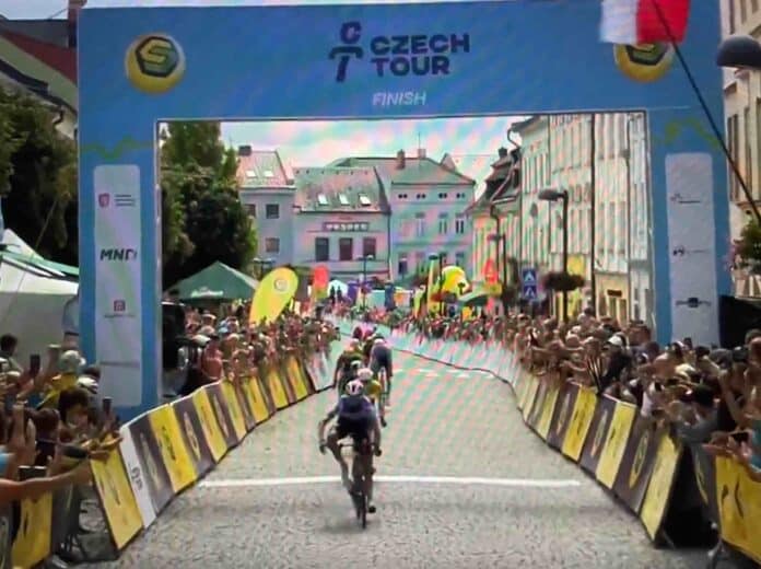 czech tour 2024 alaphilippe remporte la derniere etape hirschi le general