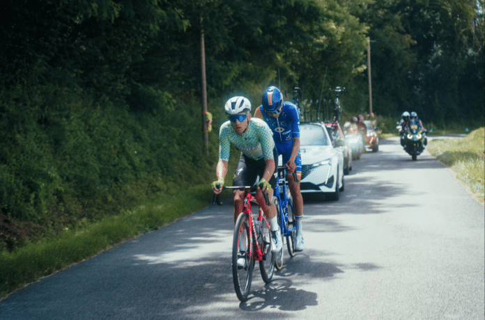 en direct 2 coureurs echappés sur la 1e etape du tour de l'ain