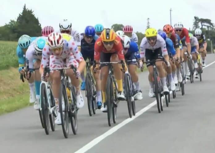 En direct 22 coureurs échappés sur la 13e étape du Tour de France