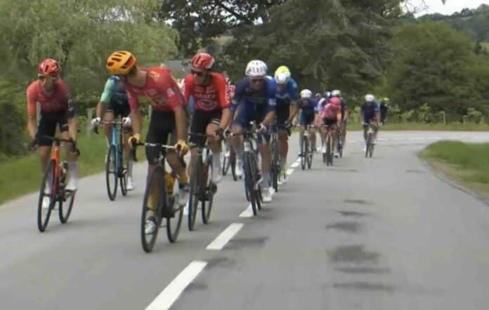 En direct ça bouge sur la 11e étape du Tour de France