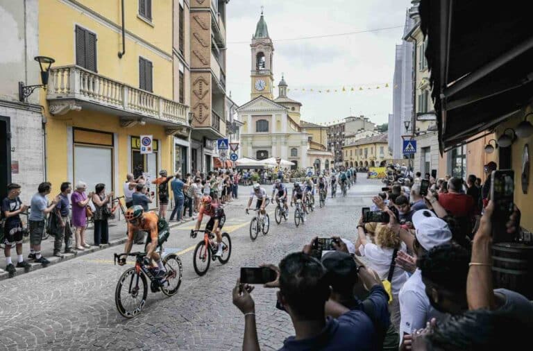 EN DIRECT. Tour de France 2024 : Un peloton « chill » sur la 3e étape