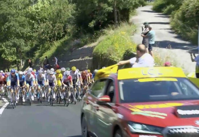 Etape 15 Tour de France en direct c'est parti pour les 154 coureurs