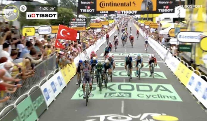 Tour de France 2024 jasper Philipsen remporte au sprint l'étape de Saint Amand Montrond