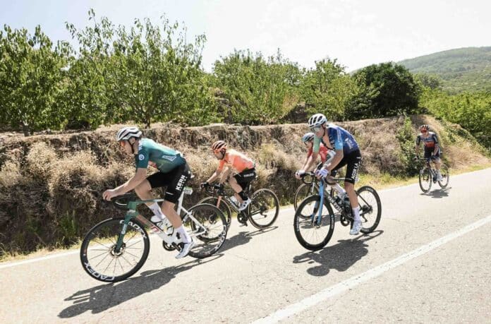 En direct La Vuelta 2024 Bruno Armirail en maillot rouge à Pico Villuercas