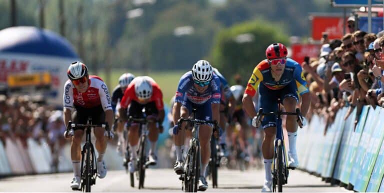 Jonathan Milan plus fort que Philipsen sur la première étape du Renewi Tour