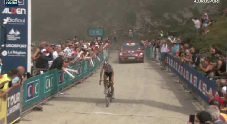 Pablo Torres double la mise au sommet du Colle delle Finestre. Joseph Blackmore remporte le Tour de l’Avenir 2024 de justesse.