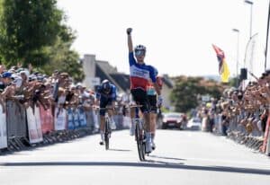 Paul Lapeira le champion de France remporte la Polynormande