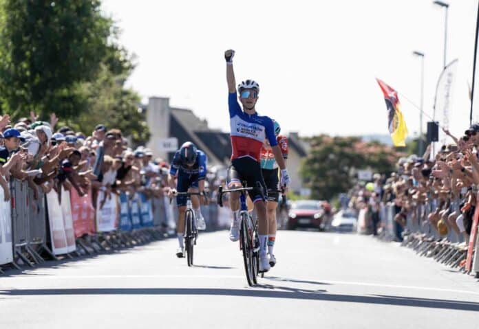 Paul Lapeira le champion de France remporte la Polynormande