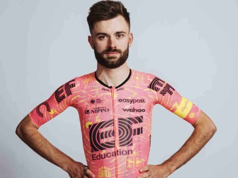 Simon Carr, le grimpeur britannique, rejoint Cofidis en 2025