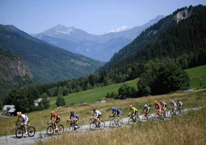 Tour de l'Avenir 2024 un parcours montagneux pour révéler les futurs champions du cyclisme