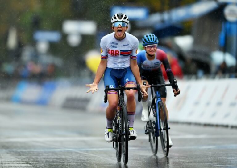 Championnats du Monde 2024 : Cat Ferguson remporte aussi la course en ligne juniors femmes