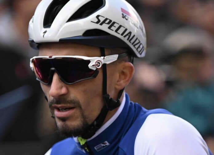 En direct Julian Alaphilippe contraint à l'abandon après une chute aux championnats du monde 2024