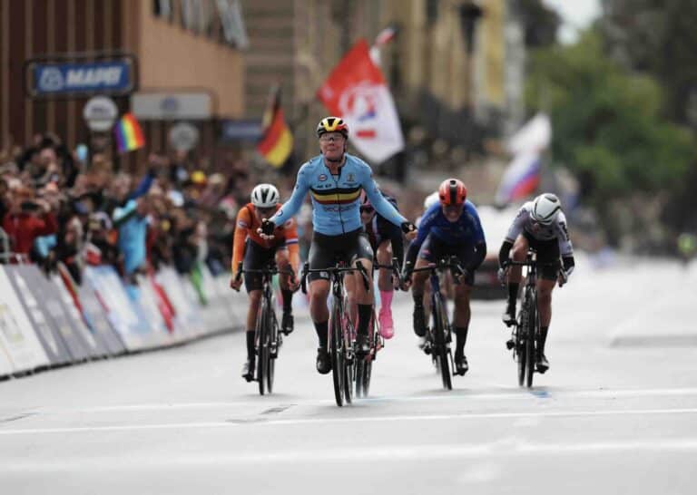 Mondiaux de cyclisme : Lotte Kopecky conserve son titre et s’offre un deuxième sacre consécutif !