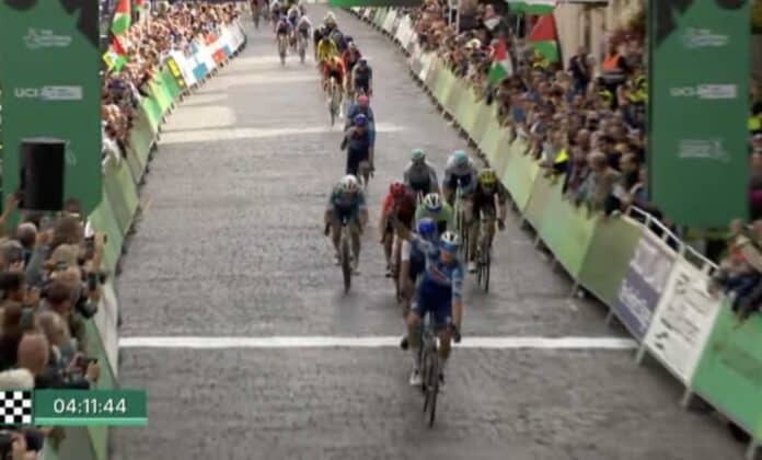 Paul Magnier remporte au sprint la 1ère étape du Tour de Grande Bretagne