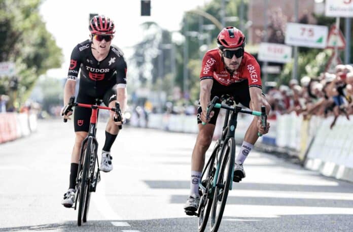 Victoire de Clément Champoussin sur le Tour de Toscane un sprint haletant