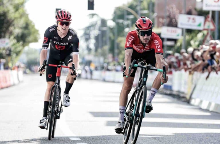 Victoire de Clément Champoussin sur le Tour de Toscane : un sprint final haletant