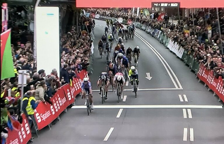 Jasper Philipsen remporte au sprint le Tour de Munster 2024
