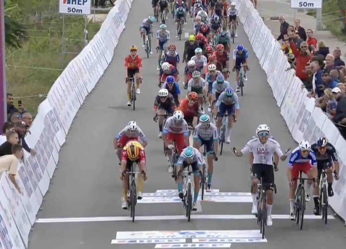 Juan Sebastian Molano remporte le sprint de la 2e étape de la Cro Race 2024