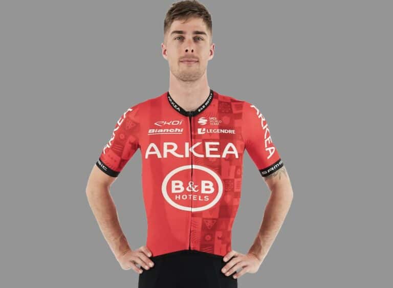 Fracture de la clavicule pour Élie Gesbert : le coureur d’Arkéa à nouveau stoppé