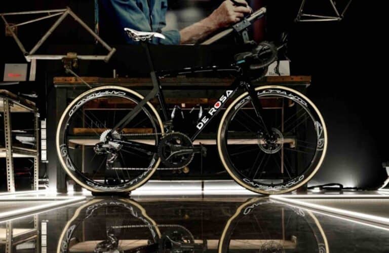 VF Group Bardiani-CSF Faizanè : Présentation du vélo 2025 (De Rosa Settanta SuperBlack)