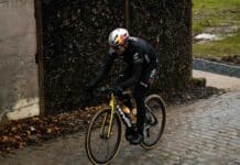 Wout Van Aert en reconnaissance sur les routes des Classiques Flandriennes et de Paris-Roubaix