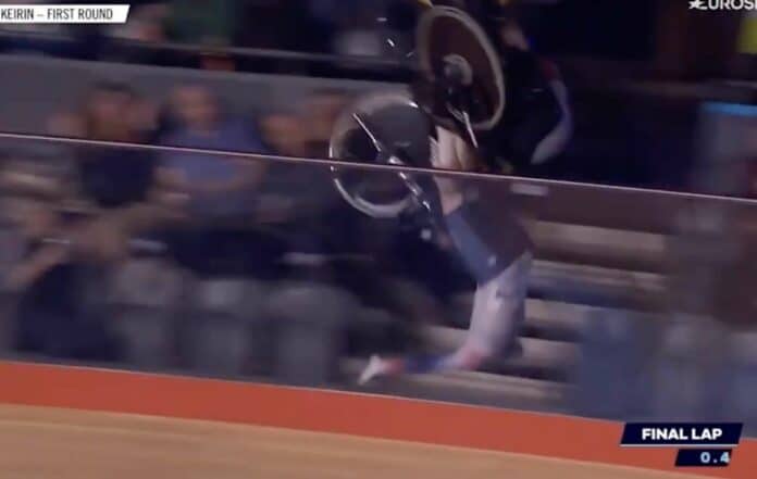 Cyclisme sur piste une chute spectaculaire propulse deux coureuses dans le public à Londres