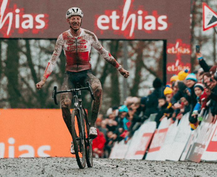 Cyclo-cross : Coupe du Monde - Michael Vanthourenhout remporte une course folle à Namur