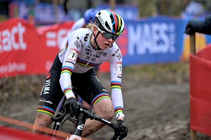 Cyclo-cross : Coupe du monde - Une grande Fem van Empel s'impose à Besançon