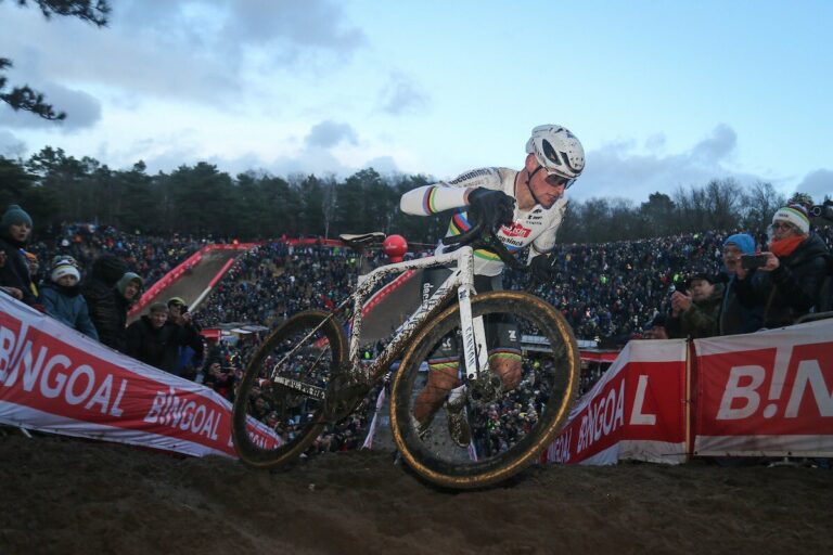 Cyclo-cross : Superprestige – Mathieu van der Poel s’impose à Mol