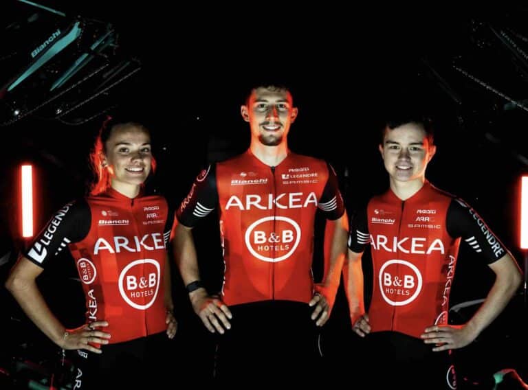 L’équipe Arkéa-B&B Hotels dévoile son nouveau maillot revisité pour 2025