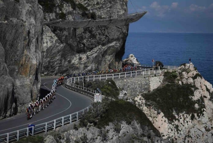 Milan SanRemo 2025 course cycliste UCI WorldTour