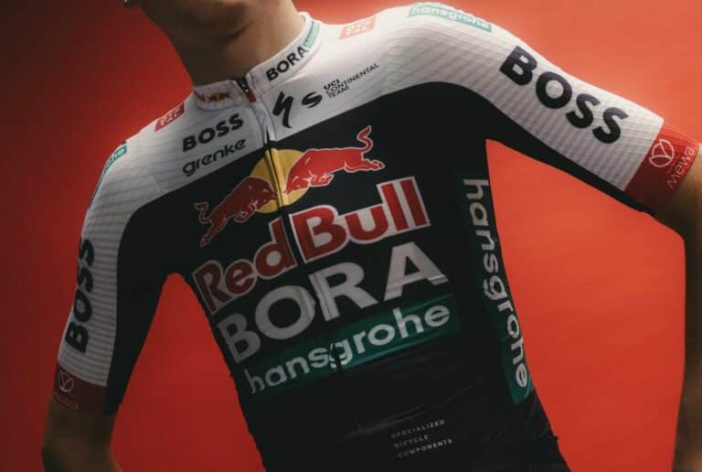 Red Bull – BORA – hansgrohe : un maillot 2025 sous le signe de l’innovation et du style